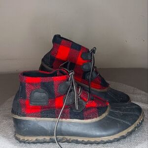 SOREL OUT N ABOUT Waterproof PLAID Buffalo Rain Boots Booties Women’s Size 9